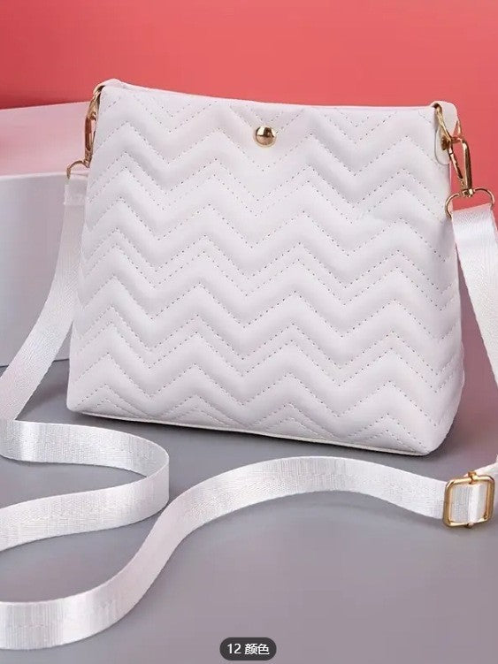 Korean Style Fashion Wavy Striped Quilted Cat Pearl Pendant Decoration Simple Women's Crossbody Bag Wholesale Bag